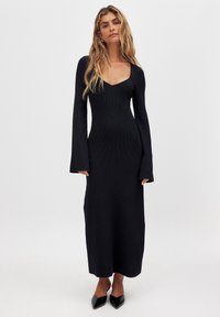 NA-KD Maxiklänning - black