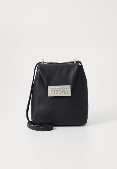 MM6 Maison Margiela NUMERIC BAG SMALL - Mala a tiracolo - black