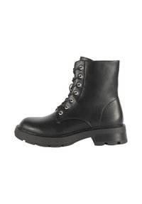 Stivale ankle in pelle nera con lacci, suola chunky e punta rotonda, visto di lato su uno sfondo bianco.