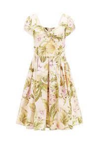 Vestido floral con un fondo rosa suave, mangas cortas abullonadas, escote cuadrado y un diseño central anudado. Falda amplia con pliegues.