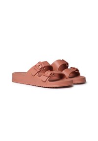 Smeđe gumene klizne sandale s dva podesiva kopča, oblikovanim uloškom i teksturiranim potplatom za bolje prianjanje. Ergonomskog dizajna za udobnost.