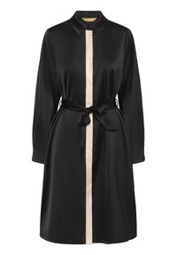 Rochie din satin negru cu un rând de nasturi de culoare crem, guler, mâneci lungi și centură legată în talie. Textură netedă și croială obișnuită.