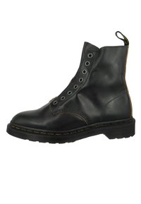 Svarta läderankelstövlar med rund tå, snörning framtill och metallringar. Har kontrasterande sömmar och en texturerad gummisula.