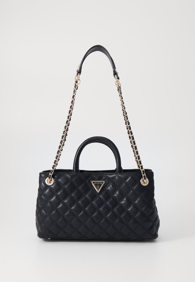Borsa a tracolla nera trapuntata con doppi manici, tracolla accentata da catena e dettagli in metallo dorato. Include un logo del marchio sul fronte.