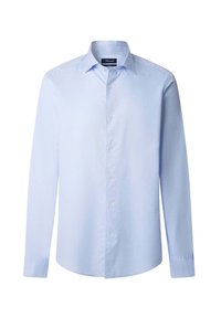 Camisa de botones de manga larga color azul claro, hecha de algodón. Presenta un cuello puntiagudo, un corte recto y una textura suave sin patrones.