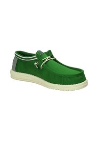 Scarpa in tela verde con punta rotonda, suola in gomma bianca, dettagli grigi e strisce decorative lungo il colletto e l'area dei lacci.