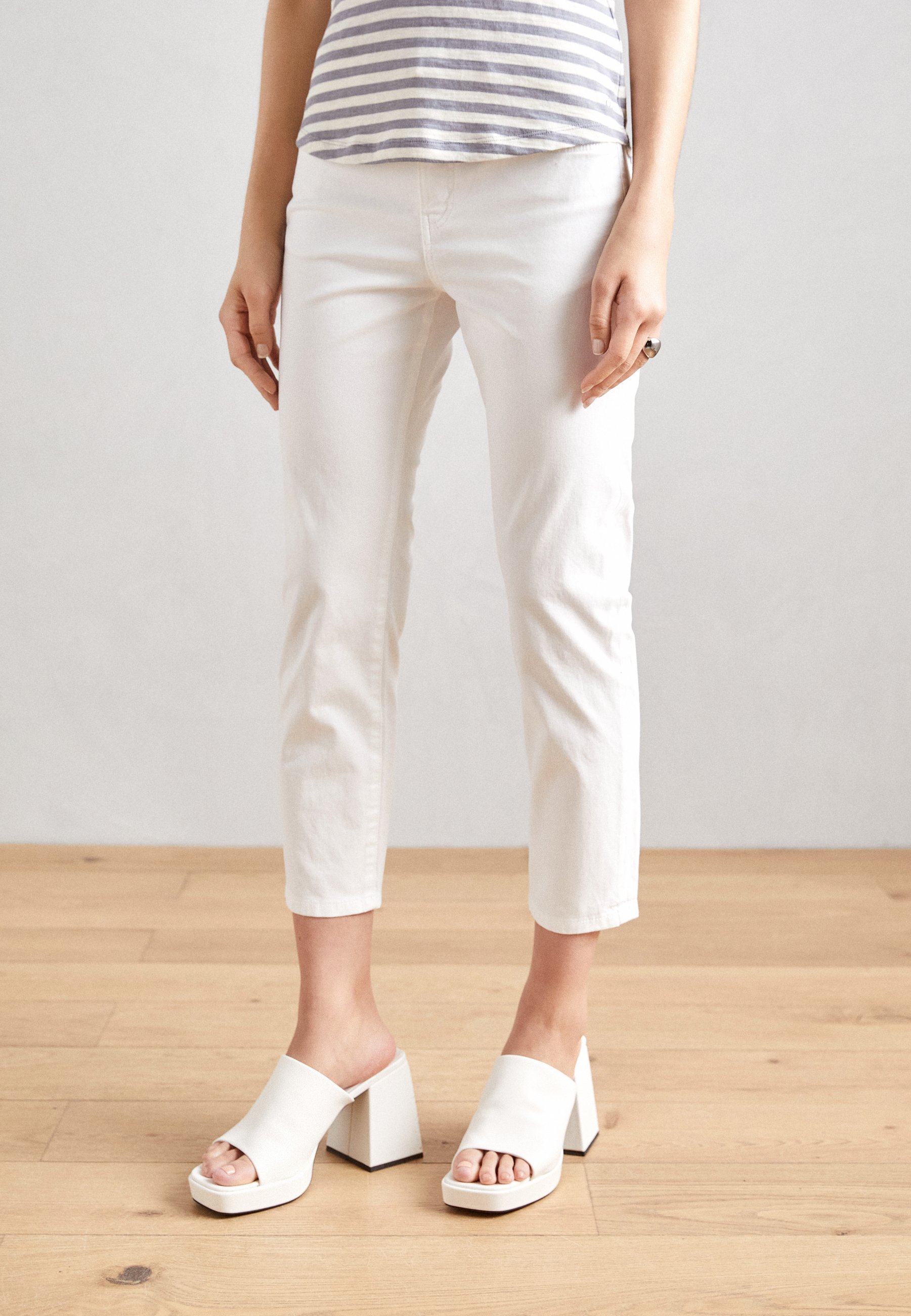 ESPRIT Pantaloncini In Denim Da Donna - 99% Cotone, 1% Elastan - Chiusura Con Cerniera - Lavabili In Lavatrice - Classici E Comodi