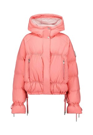 Giacca imbottita rosa con design corto, chiusura frontale a scatto, due tasche con cerniera e dettagli con coulisse elastiche a polsini e orlo.