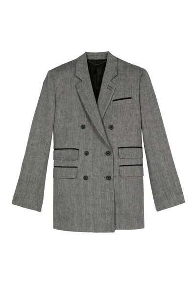 Grau karierter, doppelt geknöpfter Blazer mit Fischgrätmuster, mit aufgeschlagenen Revers, vier Fronttaschen und schwarzen Knopf-Akzenten.
