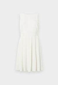 Αμάνικο λευκό φόρεμα μήκους μέχρι το γόνατο με εφαρμοστό κορσέ και πλισέ φούστα σε γραμμή Α σε μονόχρωμο φόντο.