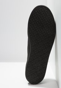 Tommy Hilfiger CORPORATE FLATFORM - Sneakersy niskie - black/czarny
