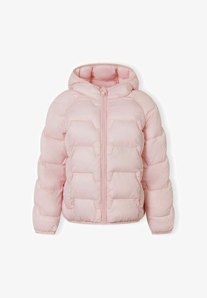 Veste matelassée rose clair avec capuche, manches longues et fermeture zippée à l'avant, conçue pour la chaleur et le port décontracté.