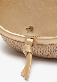 Thumbnail Image 6
