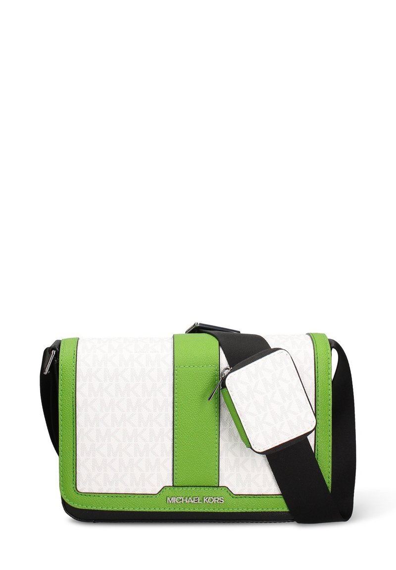 Borsa a tracolla verde e bianca con finitura testurizzata, caratterizzata da un motivo con il logo MK, tracolla nera e una pochette con zip removibile.