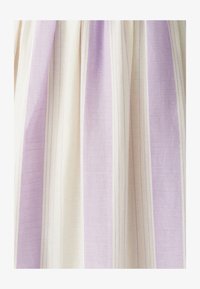 Vybráno, lilac stripe