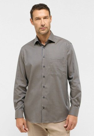 Braun-beige karierte Bluse mit langen Ärmeln, Button-Down-Kragen und Vordertasche, aus glattem Stoff mit strukturiertem Muster gefertigt.