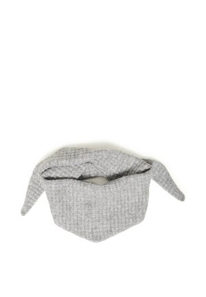 Graues gestricktes Stoff-Stirnband mit strukturiertem Muster und langen Enden, das zum Binden um Kopf oder Hals gedacht ist.
