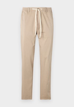 Pantaloni bej din bumbac cu talie elastică, închidere cu șnur și croială dreaptă. Textură netedă, fără modele sau accente vizibile.