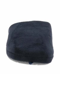 Cojín de felpa azul marino con forma cuadrada, textura suave y detalle sutil en la parte inferior gris. Adecuado para uso como asiento o decorativo.