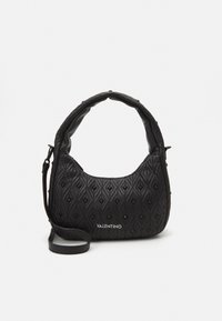 Sac à main en cuir noir matelassé avec une poignée courbée, présentant un motif en losanges et le nom de la marque "VALENTINO" embossé à l'avant.