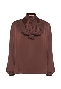 Blusa marrone realizzata in tessuto morbido, con colletto alto e fiocco annodato, spalle arricciate e maniche lunghe con polsini elastici.