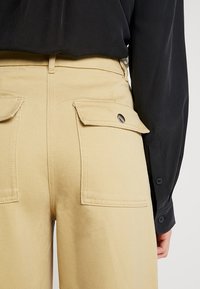 Weekday Tygbyxor - beige