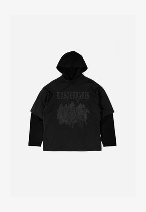 Svart lager hoodie med kortärmad topp, med grafiskt tryck och huva. Tillverkad av mjukt tyg, med avslappnad passform och subtil textur.