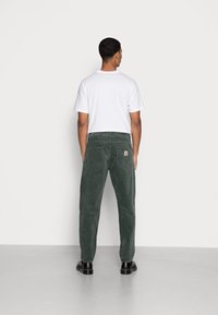 Carhartt WIP NEWEL PANT - Calças - hemlock green