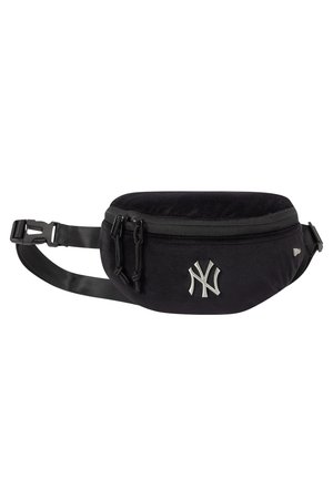 Ceinture en tissu noir de forme arrondie, avec une sangle ajustable, un logo argenté des New York Yankees et deux compartiments zippés.
