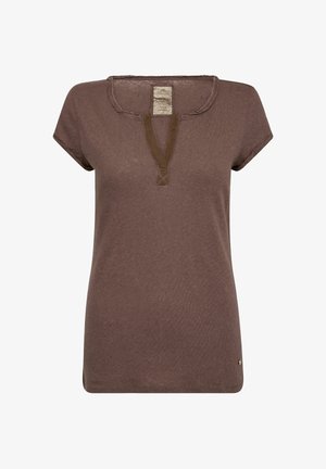 Barna rövid ujjú felső lekerekített nyakkivágással és V-alakú elülső hasítékkal, barna anyagból készült varrott díszítéssel.