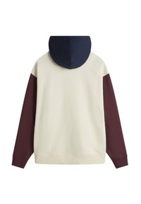 Felpa con cappuccio caratterizzata da un corpo color crema, cappuccio blu navy e maniche bordeaux. Realizzata in tessuto morbido con polsini e orlo a costine.