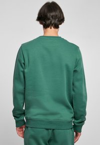 Starter ESSENTIAL CREWNECK - Sweatshirt - darkfreshgreen