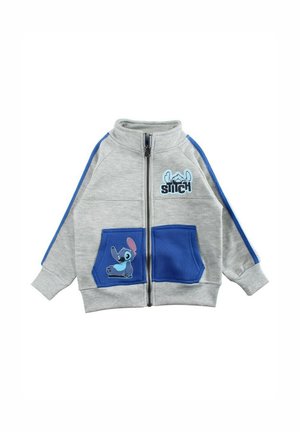 Veste zippée grise pour enfants avec des rayures bleues, deux poches avant bleues et un motif du personnage Stitch sur la poitrine et la poche.