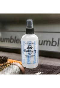 Bumble and bumble THICKENING SPRAY - Produit coiffant