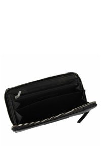 Portefeuille en cuir noir avec fermeture éclair, plusieurs emplacements pour cartes et un compartiment central zippé. Texture lisse avec des accents en métal argenté.