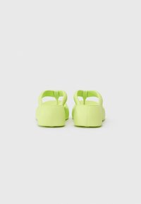 Melissa FREE FUZZY - Sandalai su T formos dirželiu - green