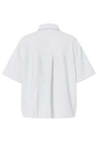 Λευκό πουκάμισο με κοντό μανίκι σε κουτί σχήμα, με ράχη, κεντρική πτυχή και κλασικό γιακά, εμφανίζεται από πίσω.