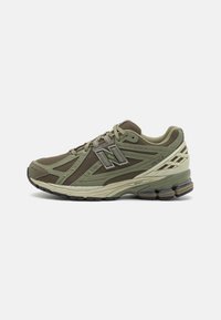 New Balance M1906 UNISEX - Sportcipő - green