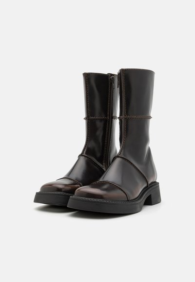 MIISTA DAHLIA - Stivali con plateau - brown