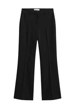 Mustat räätälöidyt housut vyölenkeillä, suorilla lahkeilla, edessä laskoksilla ja merkitty vyötäröllä.