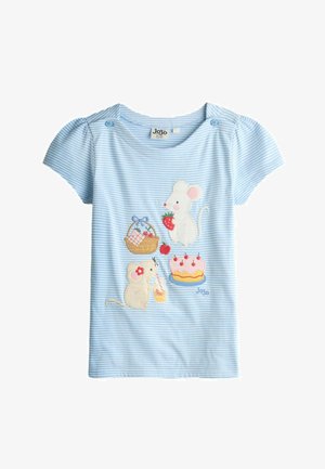 Gaiši zila un balta svītraina toddler krekls ar izšūtām pelēm, zemeņu, piknika grozu un dzimšanas dienas kūku ar ķiršiem.