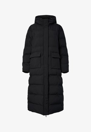 Pikk must polsterdatud talvejope kapuutsiga, esikinnis lukuga, kahe suure klapiga taskuga ja õmmeldud soojuse tagamiseks.