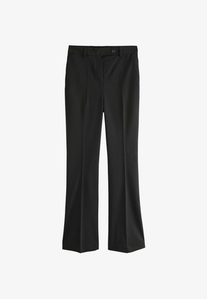 Czarne spodnie o prostym kroju nogawki, z paskiem w talii i z zapięciem na guzik, o gładkiej fakturze. Brak widocznych wzorów i akcentów.