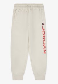 Neselectat, pale ivory