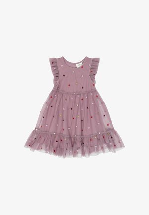 Robe rose sans manches pour tout-petit avec épaules à volants, petits motifs cœurs multicolores, et jupe en tulle superposée avec un ourlet volanté.