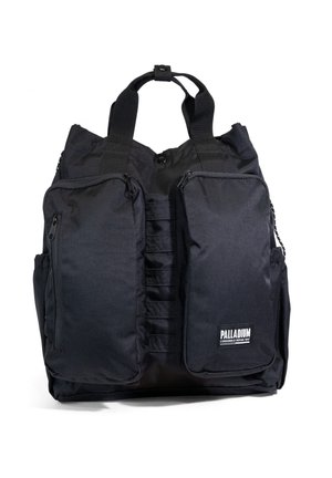 Sac à dos Black Palladium avec deux grandes poches avant zippées, double poignée et fermeture à boucle en tissu en haut.
