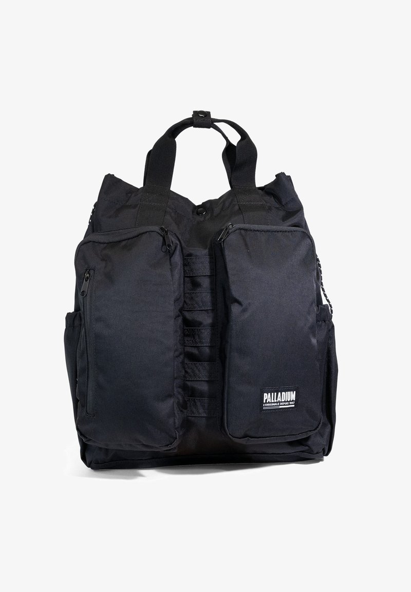 Sac à dos Black Palladium avec deux grandes poches avant zippées, double poignée et fermeture à boucle en tissu en haut.