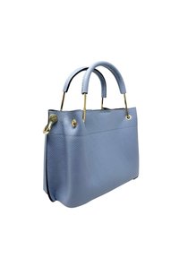 Niebieska skórzana torebka o teksturowanej powierzchni, z dwoma krótkimi uchwytami, złotą hardware i prostokątnym kształtem. Posiada otwartą konstrukcję u góry.