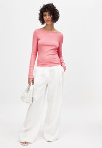 NA-KD Top s dlhým rukávom - pink