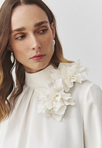 TATUUM FLORISA. - Blůza - off white